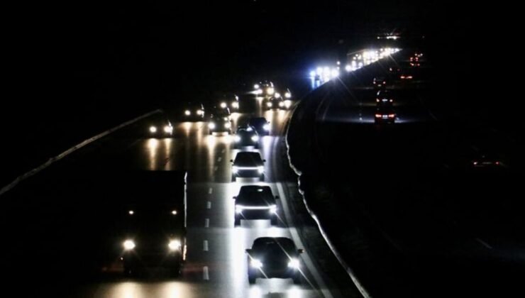 Bayram tatili dönüşü trafik yoğunluğu başladı