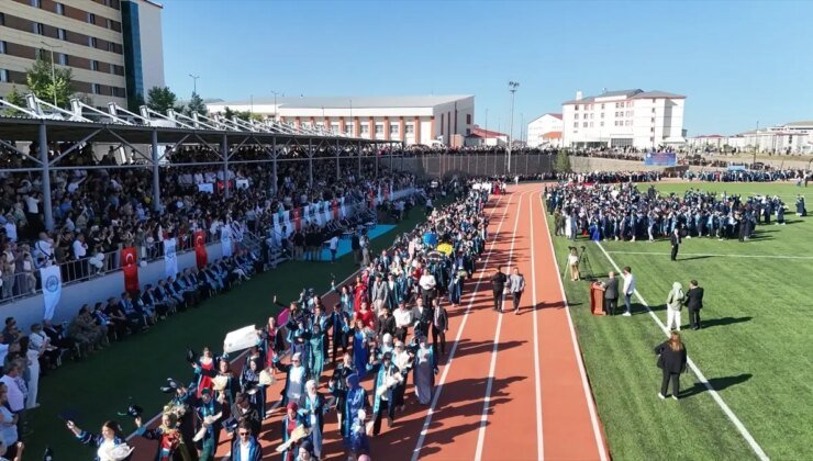 Bitlis Eren Üniversitesi’nde Mezuniyet Sevinci