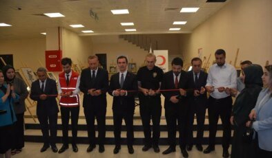 Bitlis’te ‘Gülümsemem Olur Musun İyilik Projesi’ Sergisi Açıldı