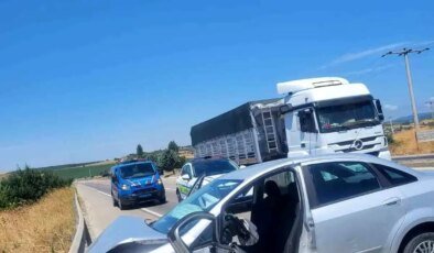 Bursa’da İki Otomobil Çarpıştı: 5 Yaralı