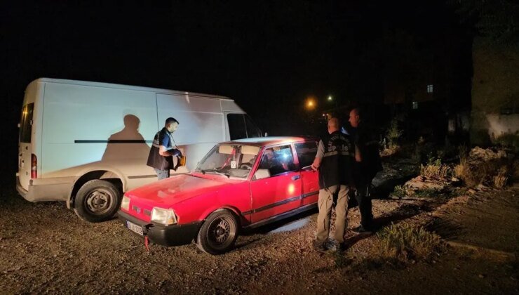 Çorum’da Düz Kontak Yöntemiyle Otomobil Çalan İki Zanlı Yakalandı