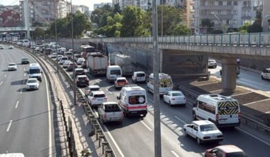 D-100 kara yolunun Kocaeli kesimindeki trafik kazası ulaşımı aksattı