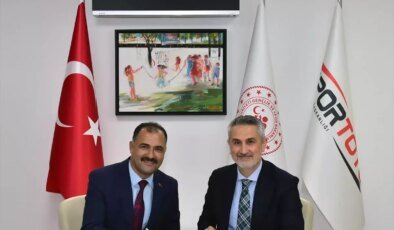Demirci’ye Yeni Gençlik Merkezi ve Spor Tesisleri