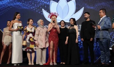 Dijital Dünya Bu Yıl 15. En’lerini Seçti. Chafemme Yapay Zeka Defilesine Büyük İlgi!