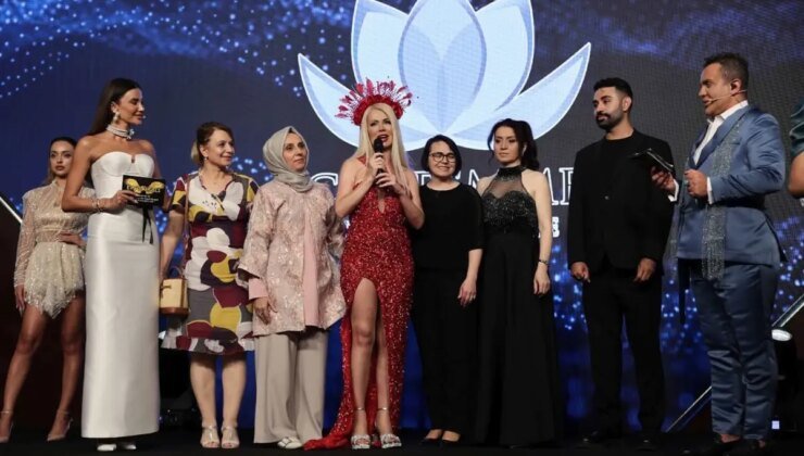 Dijital Dünya Bu Yıl 15. En’lerini Seçti. Chafemme Yapay Zeka Defilesine Büyük İlgi!
