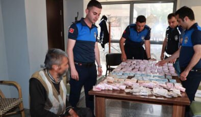 Dilenciden çıkan parayı 4 zabıta saydı! İşte günlük hasılat!