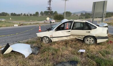 Emirdağ’da Otomobil ile Traktör Çarpıştı: 4 Yaralı