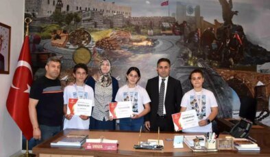 Erzurum Öğrencileri TÜBİTAK Yarışmasında Ödül Aldı