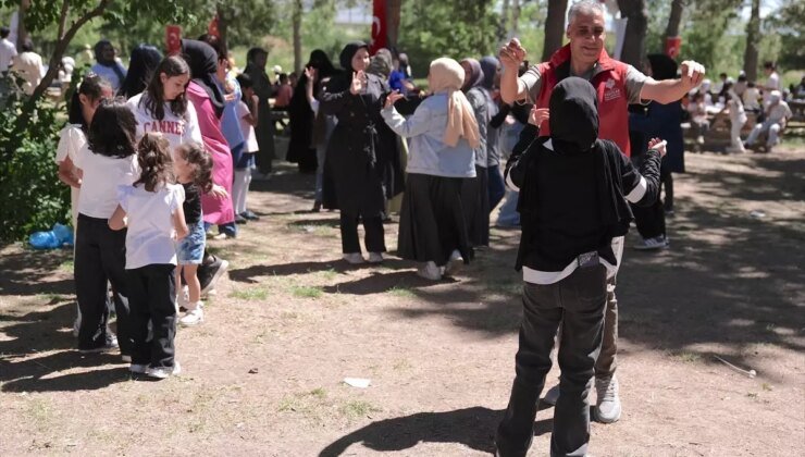 Erzurum’da Yetim ve Öksüz Çocuklar İçin Piknik Şöleni Düzenlendi