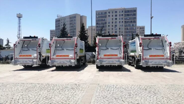 Esenyurt Belediyesi Yeni Temizlik Araçlarını Teslim Aldı