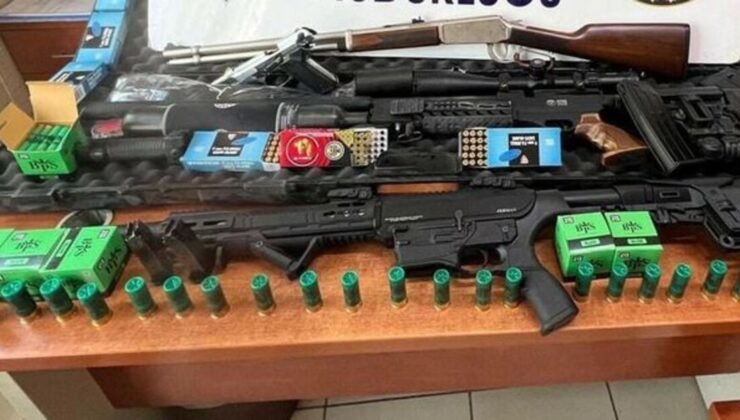 Evinden keskin nişancı tüfeği ve silahlar çıktı