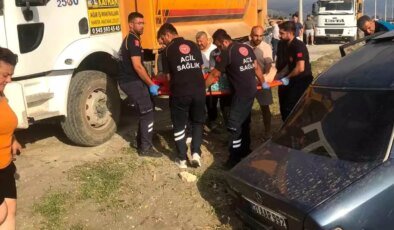 Hatay’da Park Halindeki Araca Çarpan Otomobil Yolda Kum Tepesine Saplandı