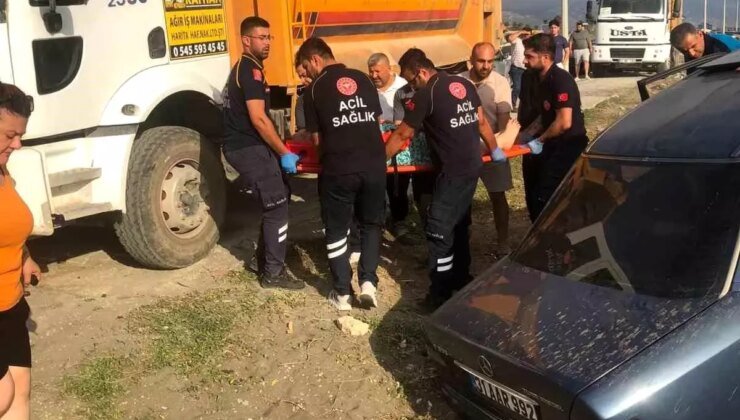 Hatay’da Park Halindeki Araca Çarpan Otomobil Yolda Kum Tepesine Saplandı