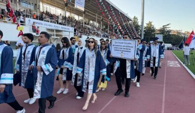 ISUBÜ’de 6 Bin Öğrenci Mezuniyet Coşkusunu Yaşadı