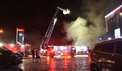 İzmir’de akaryakıt istasyonunun yanındaki pimapen deposunda yangın