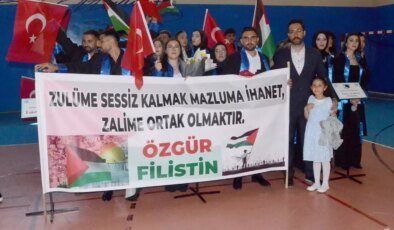 Kafkas Üniversitesi Mezuniyet Töreni’nde Filistin’e Destek Gösterisi
