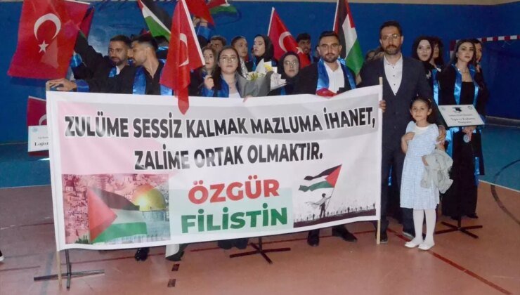 Kafkas Üniversitesi Mezuniyet Töreni’nde Filistin’e Destek Gösterisi