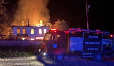Karabük’te 2 katlı evde yangın çıktı