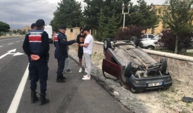 Kediye Çarpmamak İçin Manevra Yapan Sürücü Devrildi