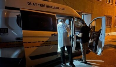 Komşuları kokudan rahatsız oldu… Cesedini buldular!