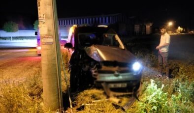 Konya’da araç elektrik direğine çarptı: 5 yaralı