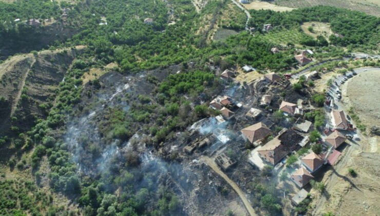 Malatya’da otluk alanda çıkan ve evlere sıçrayan yangın söndürüldü