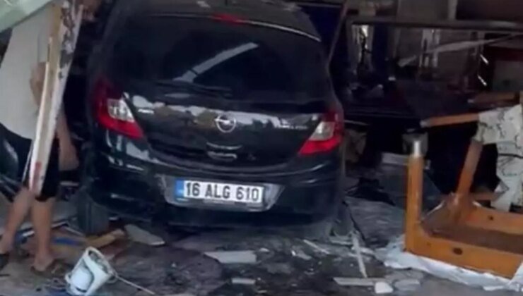Mersin’de Kontrolden Çıkan Otomobil Lokantaya Girdi: 2 Yaralı