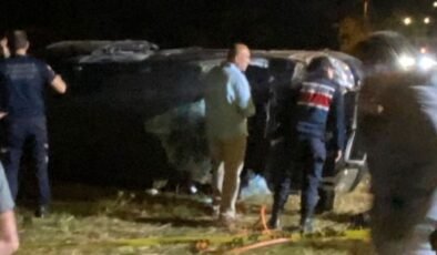 Minibüs tarlaya savrulup devrildi: 1 ölü, 1 yaralı