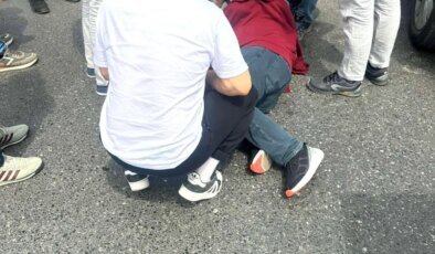 Sakarya’da Otomobil ve Motosiklet Çarpıştı: Motokurye Yaralı