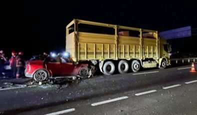 Sakarya’da SUV tipi araç, kamyona çarptı: 1 ölü