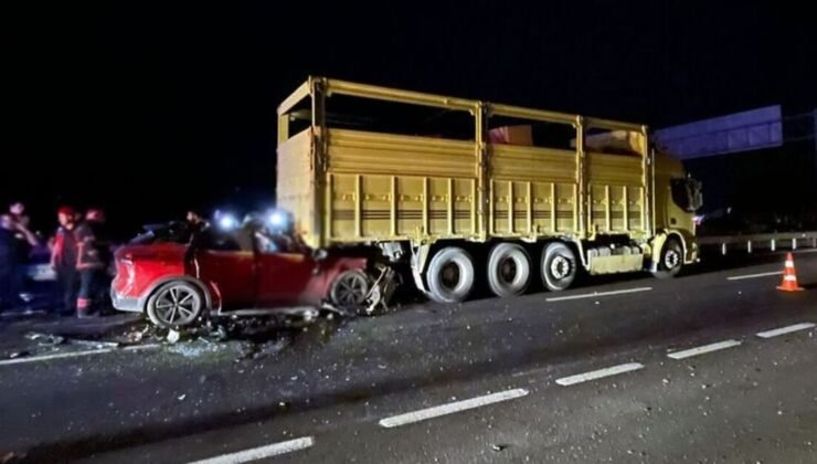 Sakarya’da SUV tipi araç, kamyona çarptı: 1 ölü