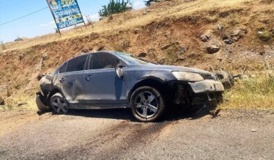 Şanlıurfa’da Şarampole Devrilen Otomobilde 3 Yaralı
