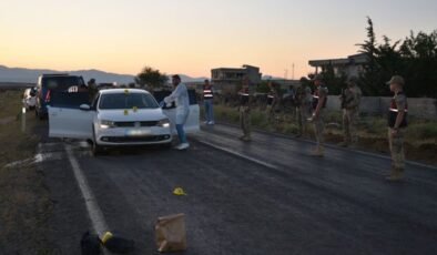 Seyir halindeki otomobile silahlı saldırı: 1 ölü