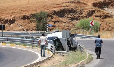 Siirt’te Devrilen Otomobilde Hasar Meydana Geldi