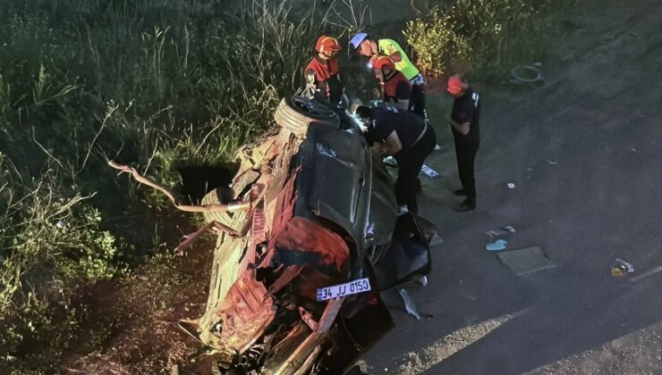 Sivas’ta Köprüden Düşen Otomobilde 2 Yaralı