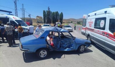 Sivas’ta Otomobil Çarpışması: 4 Yaralı
