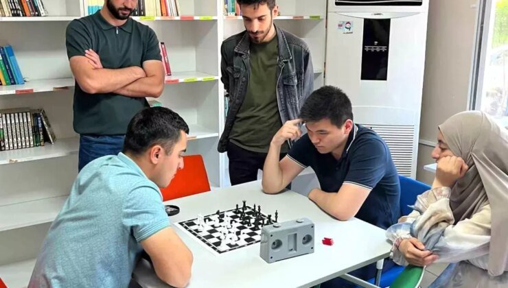 SUBÜ’de Öğrenciler İçin Masa Tenisi ve Satranç Turnuvaları Düzenlendi