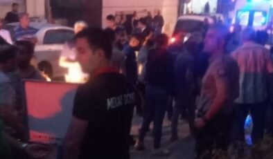 Tarsus’ta bıçak ve satırlı kavga: 1 ölü, 2’si polis 6 yaralı