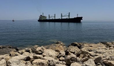 Tekirdağ’da kuru yük gemisi karaya oturdu