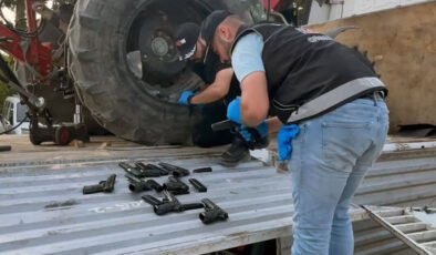 TIR’daki traktörden yüzlerce silah çıktı!