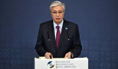 Tokayev: AEB Ülkeleri Yapay Zeka Rekabetinde Geride Kalmamalı