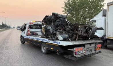 Uşak’ta Park Halindeki Kamyona Çarpan Sürücü Hayatını Kaybetti