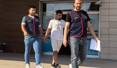 11 yıl hapis cezasıyla aranıyordu, kafede çay içerken yakalandı