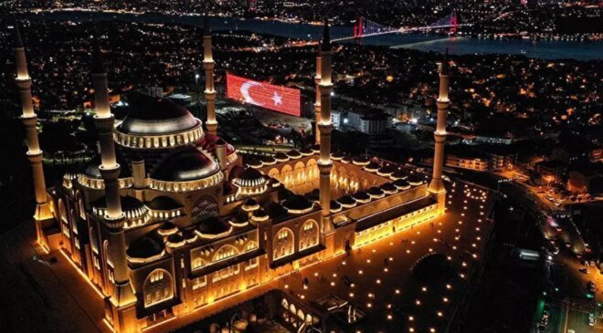 15 Temmuz’un yıldönümünde tüm camilerden sela sesleri yükseldi