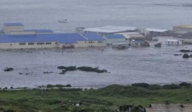 8.8’lik depremin ardından ilk tsunami dalgaları iki ülkeye ulaştı! İşte o anlar