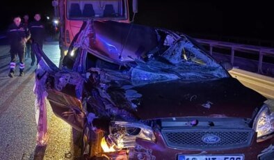 Afyonkarahisar’da Otomobil ve Tır Çarpıştı: 4 Yaralı