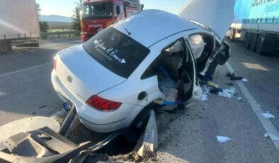 Afyonkarahisar’da Trafik Kazası: Üsteğmen Hayatını Kaybetti, Eşi Ağır Yaralı