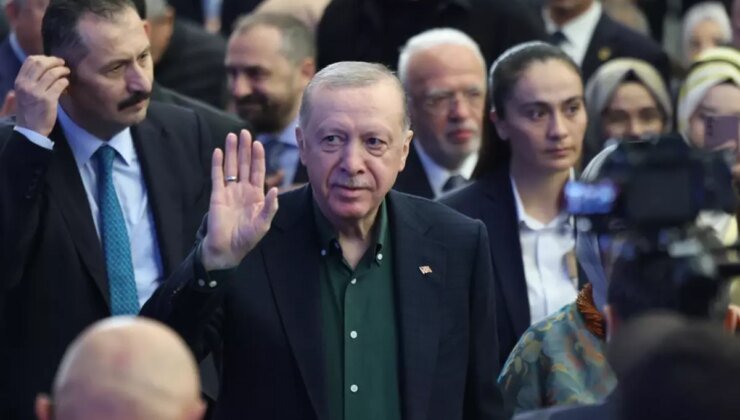 AK Parti’nin yeni şarkısı ilk kez çalındı: Dünya bizi bekler