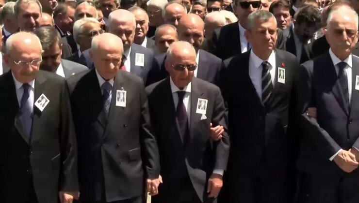Altan Öymen’in cenaze törenine damga vuran görüntü