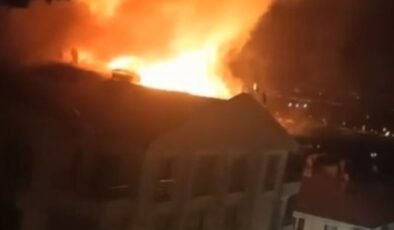 Ankara’da 5 katlı binanın çatısında yangın çıktı